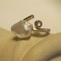 Ring barokparel witte topaas